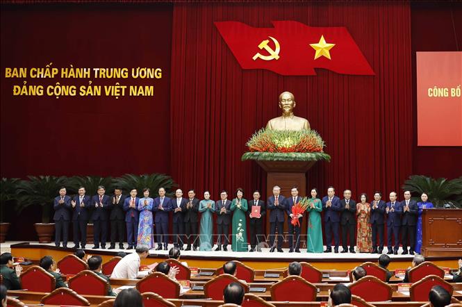 Bet8801234.com cá cược độc quyền, Chủ tịch nước Tô Lâm trao Quyết định chỉ định tham gia Ban Chấp hành, Ban Thường vụ, Bí thư, Phó Bí thư Đảng uỷ các cơ quan Đảng Trung ương nhiệm kỳ 2025 - 2030. Ảnh: Thống Nhất - TTXVN