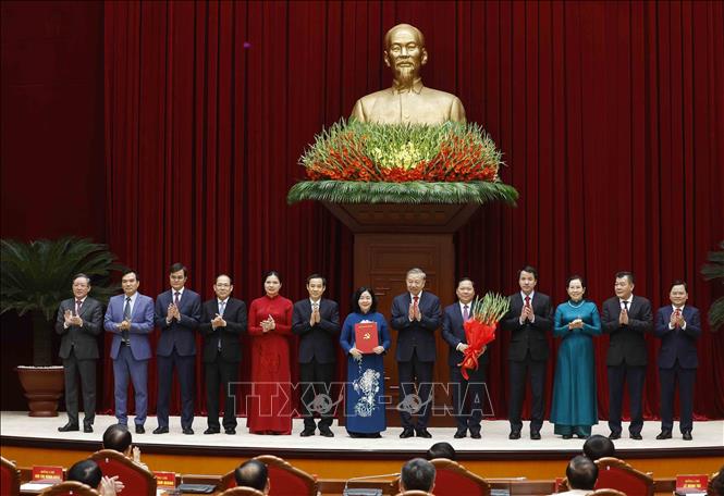 Bet8801234.com cá cược độc quyền, Chủ tịch nước Tô Lâm trao Quyết định chỉ định tham gia Ban Chấp hành, Ban Thường vụ, Bí thư, Phó Bí thư Đảng uỷ Mặt trận Tổ quốc, các đoàn thể Trung ương nhiệm kỳ 2025 - 2030. Ảnh: Thống Nhất - TTXVN