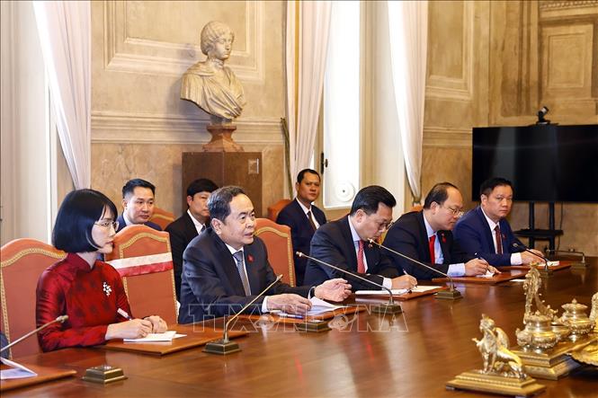  Chủ tịch Bet88app còn khuyến mãi Trần Thanh Mẫn phát biểu tại cuộc tiếp Thị trưởng thành phố Milan. Ảnh: Doãn Tấn – TTXVN