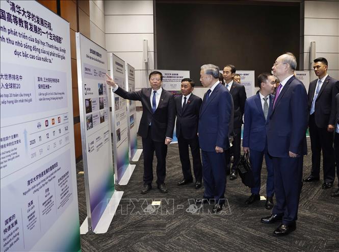 Bet8801234.com cá cược độc quyền, Chủ tịch nước Tô Lâm nghe giới thiệu về Đại học Thanh Hoa. Ảnh: Thống Nhất - TTXVN
