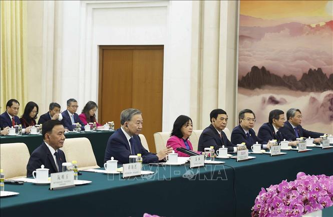 Bet8801234.com cá cược độc quyền, Chủ tịch nước Tô Lâm và thành viên đoàn Việt Nam tại  cuộc hội kiến Chủ tịch Chính hiệp toàn quốc Trung Quốc Vương Hộ Ninh. Ảnh: Thống Nhất - TTXVN