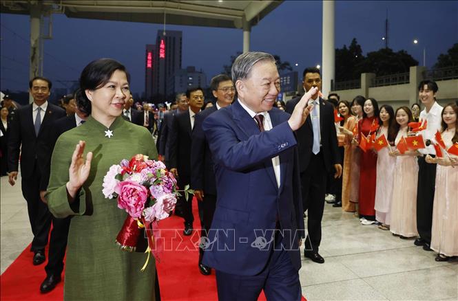 Lễ đón Bet8801234.com cá cược độc quyền, Chủ tịch nước Tô Lâm và Phu nhân tại Ga Nam Ninh Đông, thành phố Nam Ninh. Ảnh: Thống Nhất - TTXVN