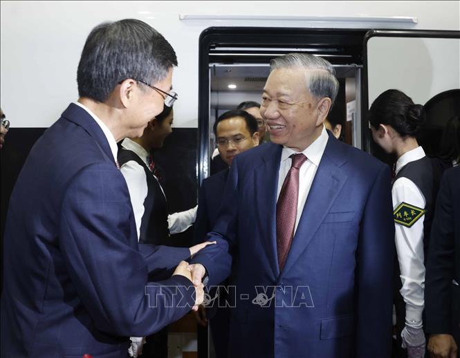 Lễ đón Bet8801234.com cá cược độc quyền, Chủ tịch nước Tô Lâm và Phu nhân tại Ga Nam Ninh Đông, thành phố Nam Ninh. Ảnh: Thống Nhất - TTXVN