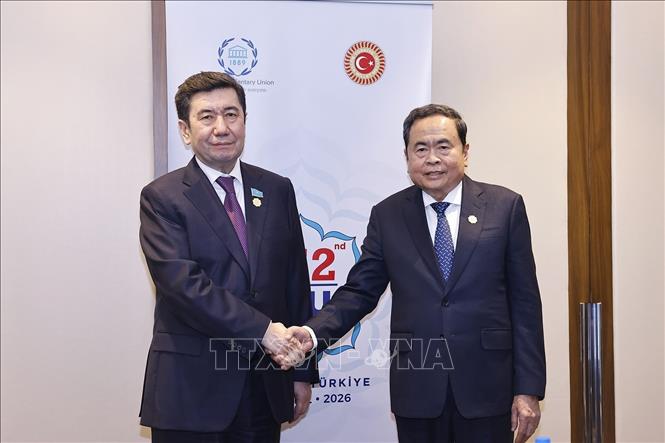 Chủ tịch Bet88app còn khuyến mãi Trần Thanh Mẫn hội kiến Chủ tịch Hạ viện Kazakhstan Yerlan Koshanov. Ảnh: Doãn Tấn – TTXVN