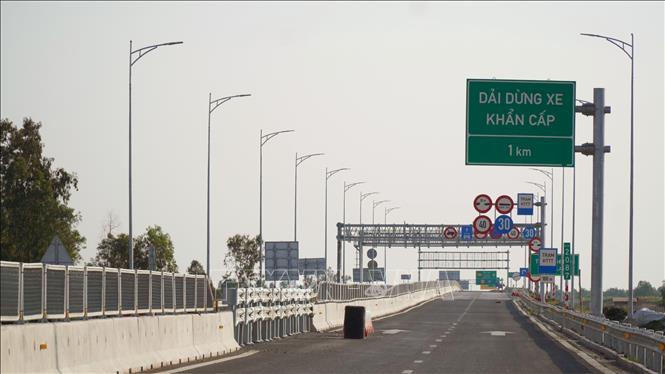 Dự án thành phần cao tốc Hậu Giang - Cà Mau đoạn thuộc tỉnh Cà Mau. Ảnh: Tuấn Phi - TTXVN