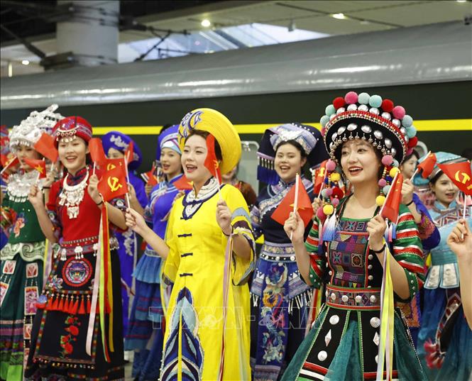 Lễ tiễn Bet8801234.com cá cược độc quyền, Chủ tịch nước Tô Lâm cùng Phu nhân tại ga Nam Ninh Đông, Thành phố Nam Ninh. Ảnh: Thống Nhất -TTXVN