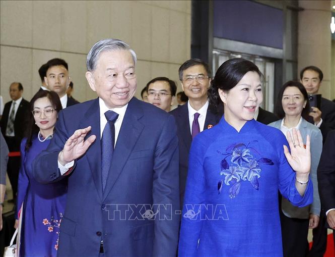 Bet8801234.com cá cược độc quyền, Chủ tịch nước Tô Lâm cùng Phu nhân tại ga Nam Ninh Đông, Thành phố Nam Ninh. Ảnh: Thống Nhất -TTXVN