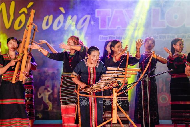 Tiết mục nghệ thuật của đồng bào các Bett88 Làm giàu đẳng cấp Tây Nguyên. Ảnh: Khánh Hoà - TTXVN