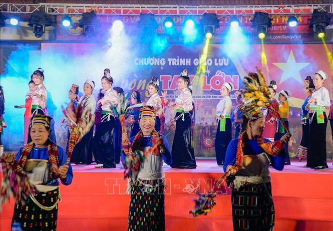 Tiết mục nghệ thuật Vũ điệu kết đoàn, đồng bào các Bett88 Làm giàu đẳng cấp phía Bắc. Ảnh: Khánh Hoà - TTXVN