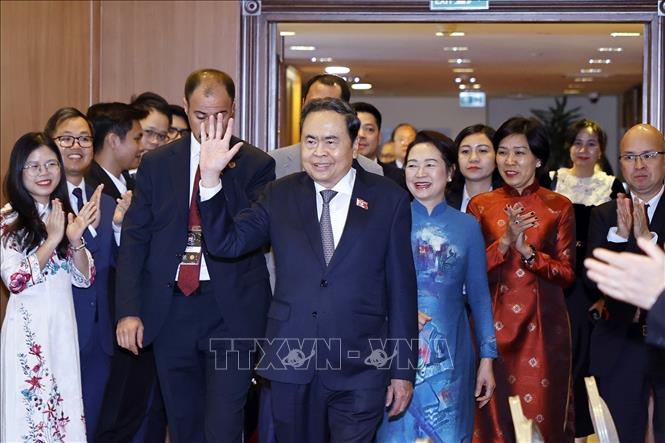 Chủ tịch Bet88app còn khuyến mãi Trần Thanh Mẫn và Phu nhân gặp gỡ cán bộ nhân viên Đại sứ quán và cộng đồng người Việt Nam tại Thổ Nhĩ Kỳ. Ảnh: Doãn Tấn – TTXVN