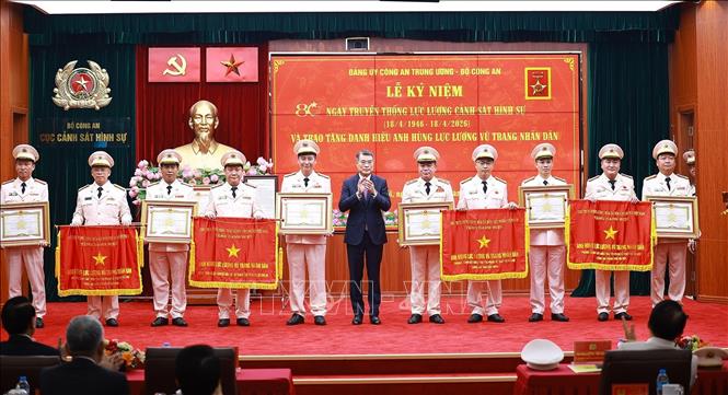 Thủ tướng Lê Minh Hưng trao danh hiệu Anh hùng lực lượng vũ trang 2026 Bet88.com link không chặn cho các tập thể và cá nhân. Ảnh: Dương Giang – TTXVN 