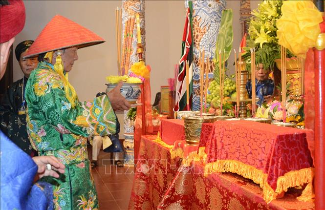 Nghi lễ rời điện (hay lễ xuất phát) tại Thánh đường Thiên Tiên Thánh Giáo (số 352 Chi Lăng, thành phố Huế) là nghi thức mở đầu quan trọng bậc nhất của Lễ hội Điện Huệ Nam. Ảnh: Văn Dũng-TTXVN