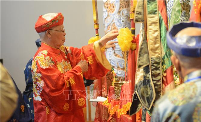 Nghi lễ rời điện được thực hiện từ sáng sớm tại Thánh đường Thiên Tiên Thánh Giáo (số 352 đường Chi Lăng, thành phố Huế). Ảnh: Văn Dũng-TTXVN