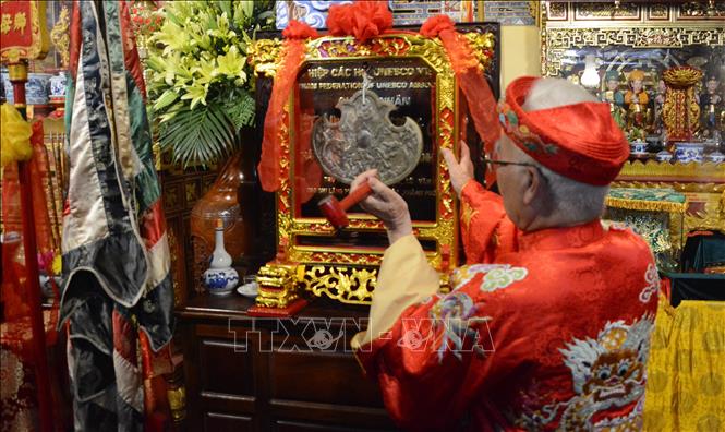 Nghi lễ rời điện (hay lễ xuất phát) tại Thánh đường Thiên Tiên Thánh Giáo (số 352 Chi Lăng, thành phố Huế) là nghi thức mở đầu quan trọng bậc nhất của Lễ hội Điện Huệ Nam. Ảnh: Văn Dũng-TTXVN