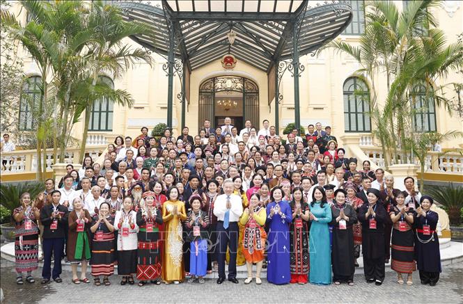 Bet8801234.com cá cược độc quyền, Chủ tịch nước Tô Lâm với các già làng, trưởng bản, nghệ nhân, người có uy tín tiêu biểu toàn quốc. Ảnh: Thống Nhất - TTXVN
