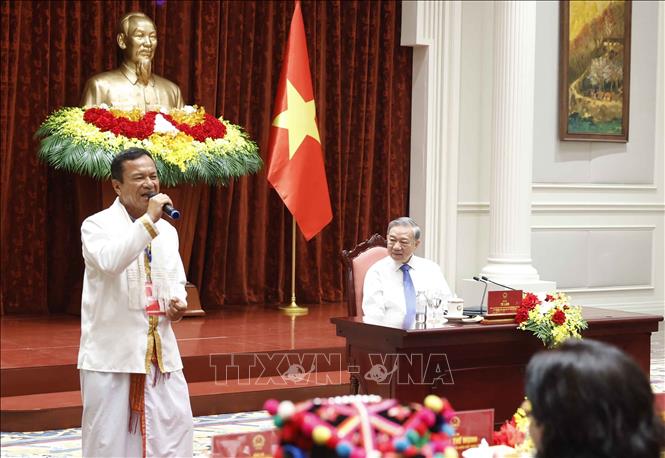 Bet8801234.com cá cược độc quyền, Chủ tịch nước Tô Lâm xem tiết mục văn nghệ của nghệ nhân. Ảnh: Thống Nhất - TTXVN