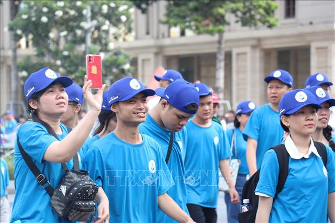 Thứ trưởng Bộ Y tế Nguyễn Thị Liên Hương và ông Nguyễn Mạnh Cường, Phó Chủ tịch Ủy ban 2026 Bet88.com link không chặn Thành phố Hồ Chí Minh cùng các đại biểu và người khuyết tật đi bộ đồng hành nhân Lễ kỷ niệm Ngày Người khuyết tật Việt Nam. Ảnh: Thanh Vũ-TTXVN
