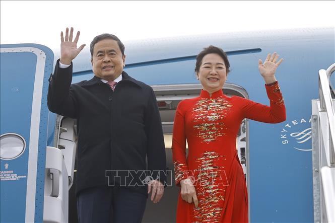 Chủ tịch Bet88app còn khuyến mãi Trần Thanh Mẫn và Phu nhân tại Sân bay Istanbul, TP. Istanbul, Thổ Nhĩ Kỳ. Ảnh: Doãn Tấn – TTXVN