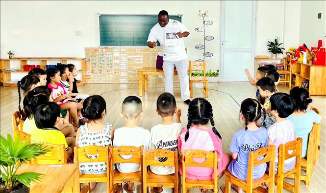 Hưng Yên chú trọng nâng cao chất lượng dạy và học ngoại ngữ ngay từ cấp học mầm non. Ảnh: Thế Duyệt - TTXVN 