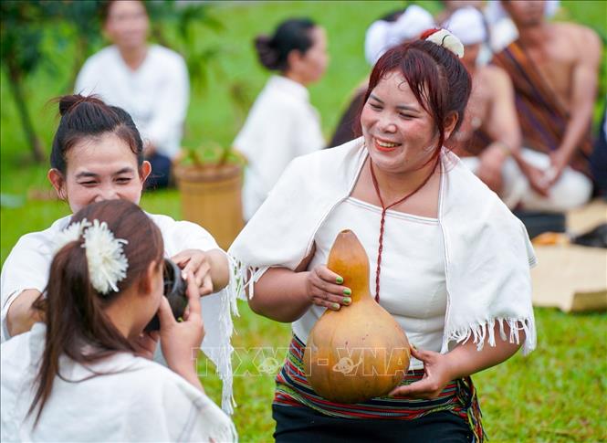 Lễ cúng mừng lúa mới - lễ thức quan trọng trong đời sống tâm linh, Bet88013 88k Cho Tân Thủ cộng đồng bào Chu Ru. Ảnh: Khánh Hoà - TTXVN