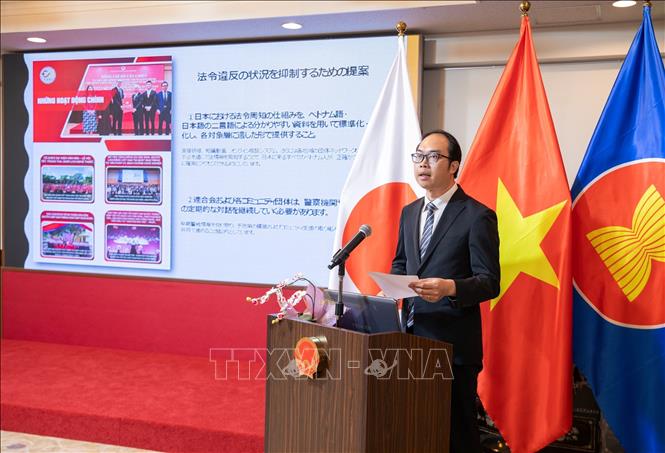 Tiến sĩ Nguyễn Hồng Sơn - Chủ tịch Liên hiệp hội người Việt Nam tại Nhật Bản nêu ra các giải pháp để quán triệt pháp luật cho cộng đồng. Ảnh: Xuân Giao – PV TTXVN tại Nhật Bản 