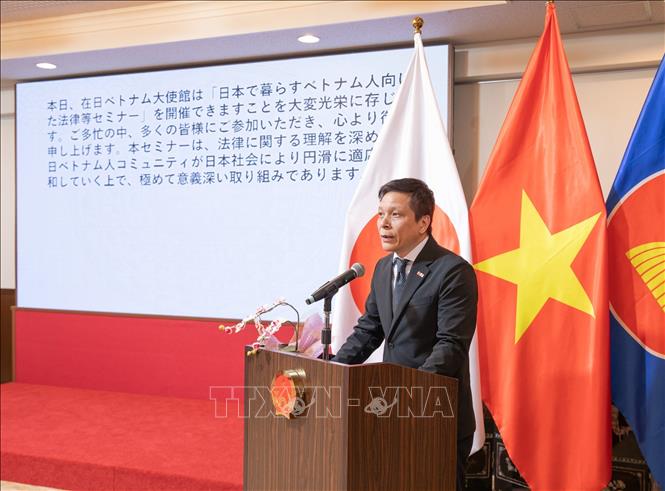 Công sứ Nguyễn Sáu, Phó Trưởng ban Tổ chức phát biểu khai mạc hội thảo. Ảnh: Xuân Giao – PV TTXVN tại Nhật Bản 