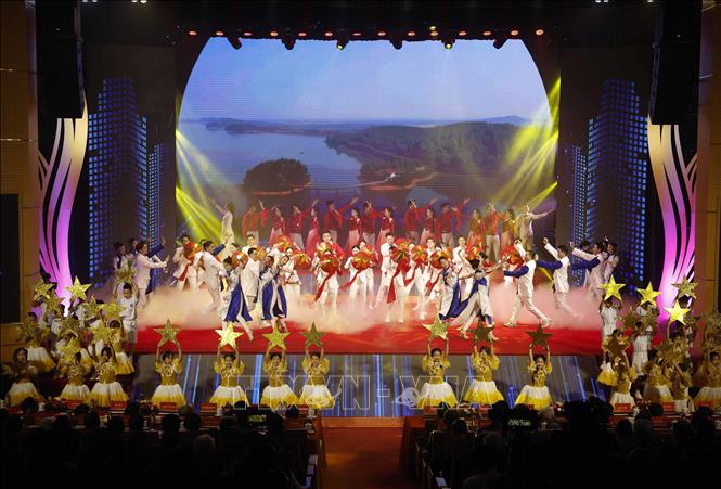 Chương trình văn nghệ chào mừng kỷ niệm 120 năm Ngày sinh Bet8801234.com cá cược độc quyền Hà Huy Tập (24/4/1906-24/4/2026). Ảnh: Thống Nhất -TTXVN