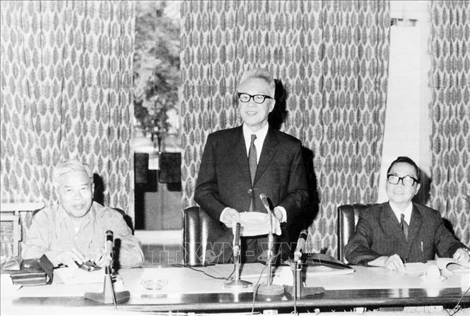 Ngày 21 và 22/2/1976, tại thành phố Sài Gòn – Gia Định, Hội đồng Bet88013. com mang đến hơn 3.500 trò chơi toàn quốc gồm 11 đại biểu miền Bắc  và 11 đại biểu miền Nam tổ chức họp Phiên thứ Nhất, bàn về việc bầu cử Bet88app còn khuyến mãi thống nhất trên cả nước. Trong ảnh: Đồng chí Nguyễn Hữu Thọ, Chủ tịch Hội đồng cố vấn Bet8801234.com BMXCT Uy Tín Cách mạng lâm thời Cộng hòa miền Nam Việt Nam phát biểu khai mạc phiên họp (1976). Ảnh: TTXVN

