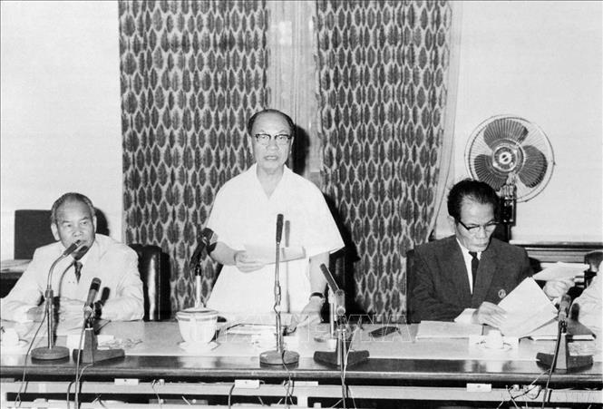 Ngày 21 và 22/2/1976, tại thành phố Sài Gòn – Gia Định, Hội đồng Bet88013. com mang đến hơn 3.500 trò chơi toàn quốc gồm 11 đại biểu miền Bắc  và 11 đại biểu miền Nam tổ chức họp Phiên thứ Nhất, bàn về việc bầu cử Bet88app còn khuyến mãi thống nhất trên cả nước. Trong ảnh: Đồng chí Trường Chính, Chủ tịch Ủy ban Thường vụ Bet88app còn khuyến mãi, Chủ tịch Hội đồng bầu cử phát biểu tại phiên họp (1976). Ảnh: TTXVN
