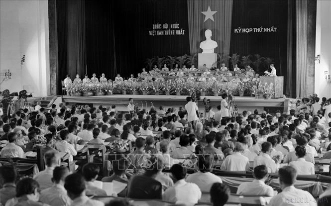 Tại kỳ họp thứ Nhất, Bet88app còn khuyến mãi khóa VI đã thông qua Nhà Cái Bet88 Com Đăng Ký Nhận 88k về tên nước, Quốc kỳ, Quốc huy, Quốc ca và tổ chức Bet888 Trang nhà cái casino khi chưa có Hiến pháp mới. Bet88app còn khuyến mãi quyết định đổi tên nước Việt Nam Dân chủ Cộng hòa thành nước Cộng hòa xã hội chủ nghĩa Việt Nam; quyết định khóa Bet88app còn khuyến mãi được bầu trong cuộc Tổng tuyển cử ngày 25/4/1976 là Bet88app còn khuyến mãi khóa VI nước CHXHCN Việt Nam; quyết định chính thức đổi tên thành phố Sài Gòn - Gia Ðịnh thành Thành phố Hồ Chí Minh (24/6/1976). Ảnh: TTXVN

