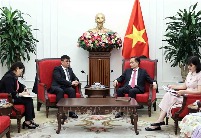 Bộ trưởng Ngoại giao Lê Hoài Trung tiếp Đại sứ Mông Cổ tại Việt Nam Jigjee Sereejav. Ảnh: An Đăng - TTXVN