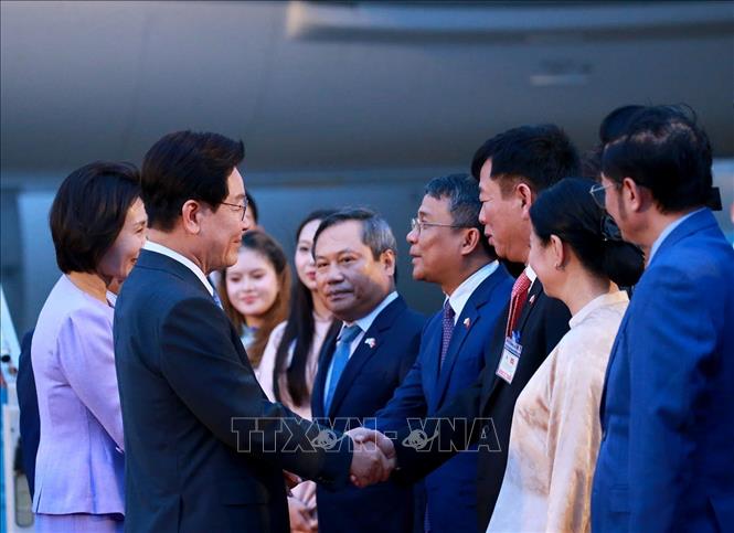 Tổng thống Hàn Quốc Lee Jae Myung và Phu nhân đến Hà Nội, bắt đầu chuyến thăm cấp Bet888 Trang nhà cái casino tới Việt Nam. Ảnh: Tuấn Anh - TTXVN