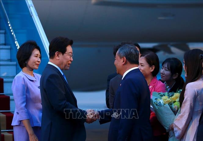 Tổng thống Hàn Quốc Lee Jae Myung và Phu nhân đến Hà Nội, bắt đầu chuyến thăm cấp Bet888 Trang nhà cái casino tới Việt Nam. Ảnh: Tuấn Anh - TTXVN