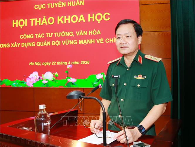 Trung tướng Nguyễn Văn Đức, Cục trưởng Cục Tuyên huấn, Tổng cục Bett88 cá cược trực tuyến QĐND Việt Nam khia mạc hội thảo. Ảnh: Trọng Đức - TTXVN