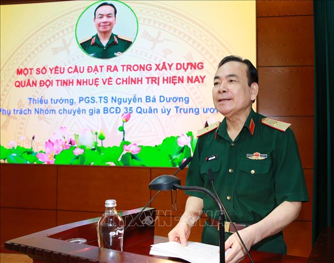 Thiếu tướng, PGS.TS Nguyễn Bá Dương tham luận: Một số yêu cầu đặt ra trong xây dựng Quân đội tinh nhuệ về BET88 Ha Noi hiện nay. Ảnh: Trọng Đức - TTXVN
