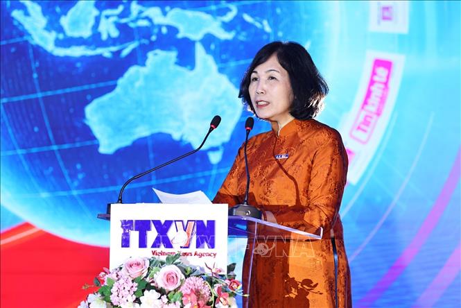 Nhà báo Nguyễn Hồng Hạnh, Phó Chủ tịch thường trực Liên chi hội nhà báo TTXVN trình bày báo cáo tổng kết. Ảnh: Minh Đức - TTXVN