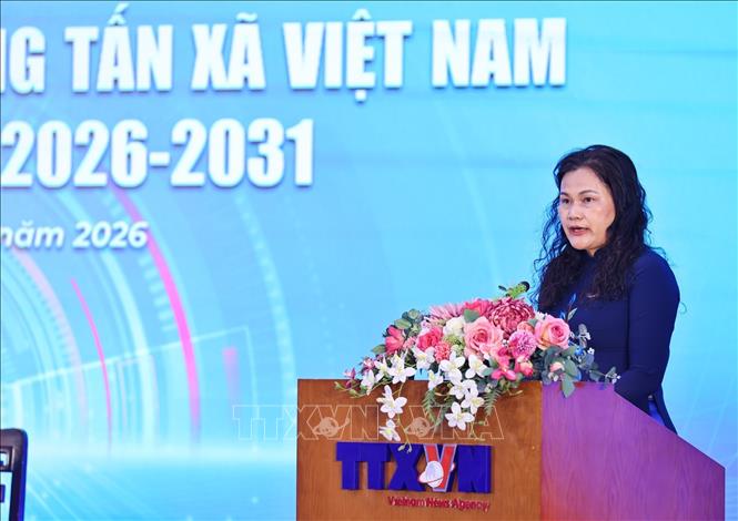 Bà Nguyễn Thị Sự, Phó Tổng giám đốc, Phó Chủ tịch Liên chi hội Nhà báo TTXVN trình bày Quy chế làm việc và tình hình hội viên tham dự Bet88011.com Giải trí và Trò chơi Philippines (PAGCOR). Ảnh: Minh Đức - TTXVN