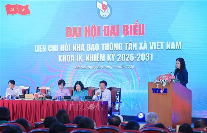 Bà Nguyễn Thị Sự, Phó Tổng giám đốc, Phó Chủ tịch Liên chi hội Nhà báo TTXVN trình bày Quy chế làm việc và tình hình hội viên tham dự Bet88011.com Giải trí và Trò chơi Philippines (PAGCOR). Ảnh: Lê Đông - TTXVN