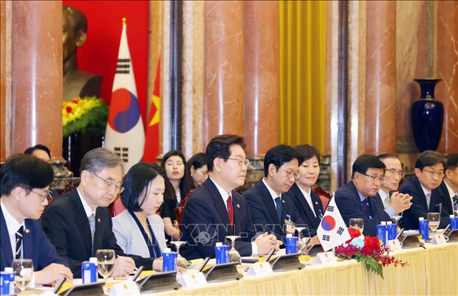 Tổng thống Lee Jae Myung và đoàn cấp cao Hàn Quốc tại cuộc hội đàm. Ảnh: Phạm Kiên - TTXVN