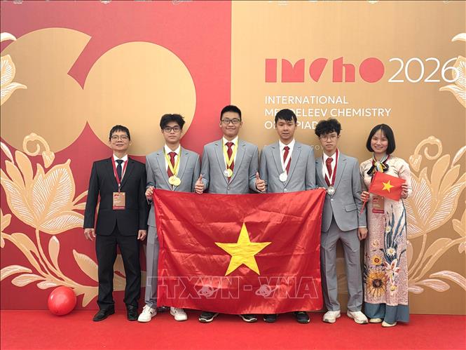 Đoàn chụp ảnh lưu niệm sau Lễ bế mạc và trao giải thưởng. Ảnh: Trần Hải - PV TTXVN tại Nga