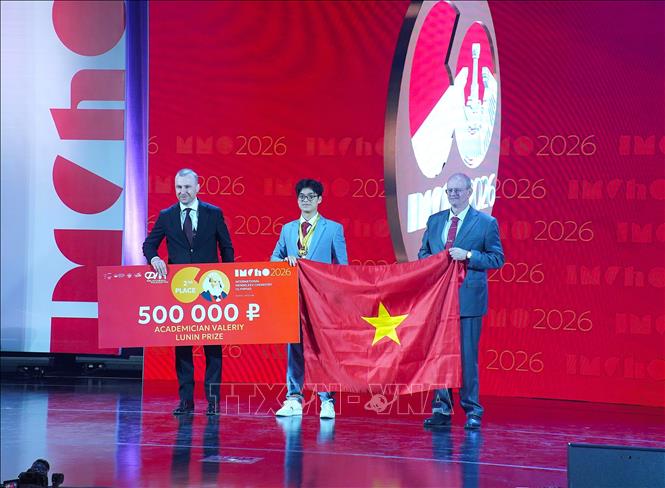 Em Ngô Hoàng Minh học sinh lớp 12, Trường THPT chuyên Amsterdam, Hà Nội giành huy chương Vàng và xếp hạng thứ 2 toàn kỳ thi về tổng điểm. Ảnh: Trần Hải - PV TTXVN tại Nga 