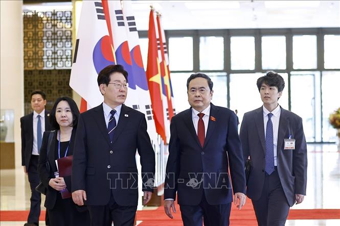 Chủ tịch Bet88app còn khuyến mãi Trần Thanh Mẫn và Tổng thống Hàn Quốc Lee Jae Myung. Ảnh: Doãn Tấn - TTXVN