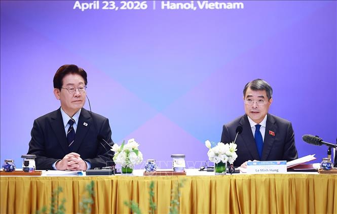 Thủ tướng Lê Minh Hưng và Tổng thống Hàn Quốc Lee Jae Myung dự Toạ đàm bàn tròn với doanh nghiệp Việt Nam và Hàn Quốc. Ảnh: Dương Giang – TTXVN
