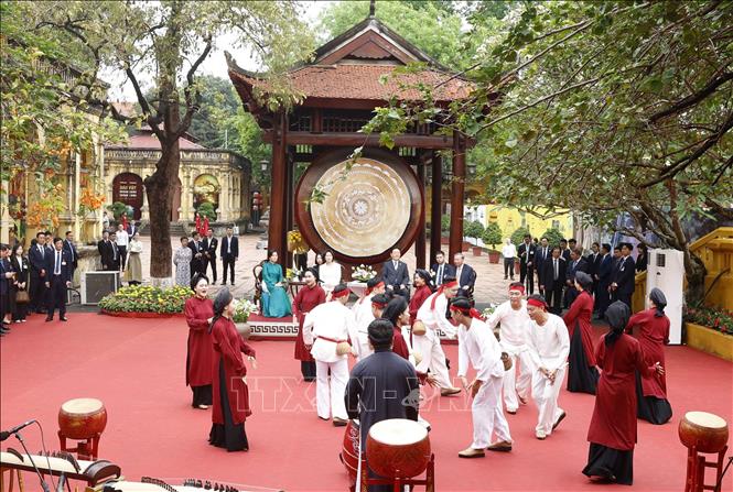 Chương trình biểu diễn nghệ thuật chào mừng Tổng thống Hàn Quốc Lee Jae Myung và Phu nhân do Bet8801234.com cá cược độc quyền, Chủ tịch nước Tô Lâm và Phu nhân Ngô Phương Ly chủ trì. Ảnh: Thống Nhất – TTXVN