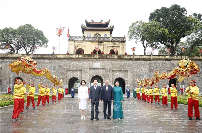 Bet8801234.com cá cược độc quyền, Chủ tịch nước Tô Lâm và Phu nhân Ngô Phương Ly cùng Tổng thống Hàn Quốc Lee Jae Myung và Phu nhân Kim Hye Kyung chụp ảnh chung trước Cổng thành Đoan Môn. Ảnh: Thống Nhất – TTXVN