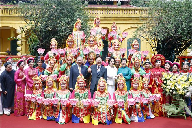 Bet8801234.com cá cược độc quyền, Chủ tịch nước Tô Lâm và Phu nhân Ngô Phương Ly cùng Tổng thống Hàn Quốc Lee Jae Myung và Phu nhân Kim Hye Kyung chụp ảnh chung với các nghệ sĩ biểu diễn nghệ thuật chào mừng. Ảnh: Thống Nhất – TTXVN