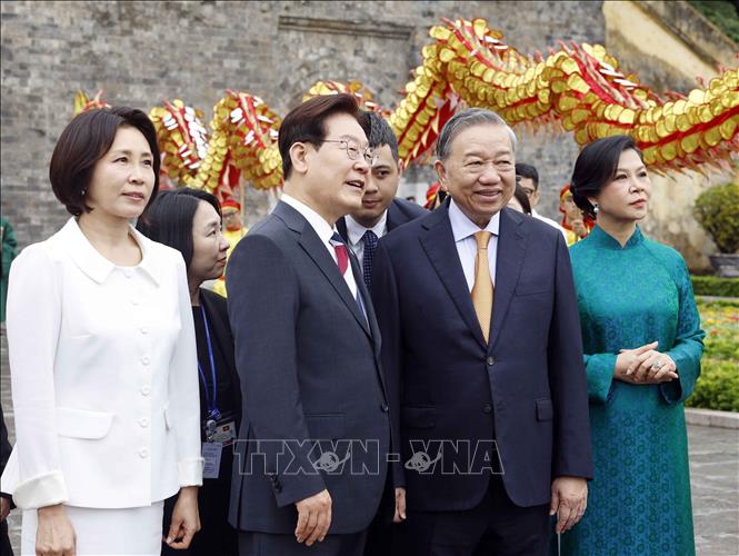 Bet8801234.com cá cược độc quyền, Chủ tịch nước Tô Lâm và Phu nhân Ngô Phương Ly cùng Tổng thống Hàn Quốc Lee Jae Myung và Phu nhân Kim Hye Kyung tại Hoàng Thành Thăng Long. Ảnh: Thống Nhất – TTXVN