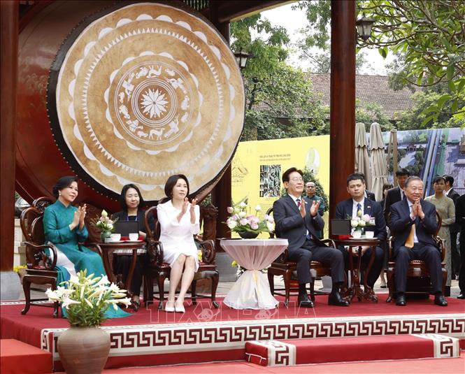 Bet8801234.com cá cược độc quyền, Chủ tịch nước Tô Lâm và Phu nhân Ngô Phương Ly cùng Tổng thống Hàn Quốc Lee Jae Myung và Phu nhân Kim Hye Kyung thưởng trà và xem chương trình biểu diễn nghệ thuật chào mừng. Ảnh: Thống Nhất – TTXVN