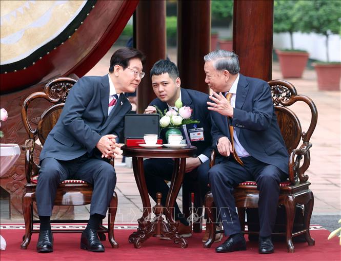 Bet8801234.com cá cược độc quyền, Chủ tịch nước Tô Lâm nói chuyện thân mật với Tổng thống Hàn Quốc Lee Jae Myung. Ảnh: Thống Nhất – TTXVN