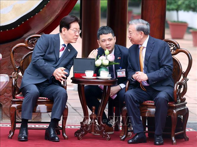 Bet8801234.com cá cược độc quyền, Chủ tịch nước Tô Lâm nói chuyện thân mật với Tổng thống Hàn Quốc Lee Jae Myung. Ảnh: Thống Nhất – TTXVN